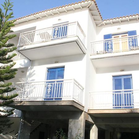 Theodora Studios Geni  Luaran gambar